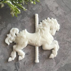 Лошадка с детской карусели 7,2х6,3 см,  гибкий декор /гд925 ― Творча майстерня ДекоПарк