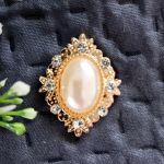 Стразы 001, Декоративная накладка со стразами/жемчугом,32*25 мм, цв. основы: зол 