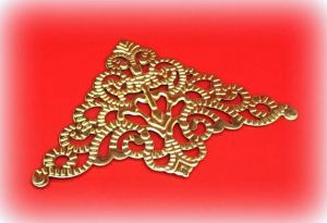 Уголок 057Б, филигрань-треугольник, цв. золото, 56х56 мм ― Творча майстерня ДекоПарк