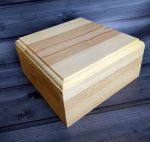 Шкатулка с 9 кубиками по 4,5 см (на петлях с фаской, 16,5х16,5х7,5 см), сосна 