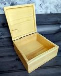 Шкатулка с 9 кубиками по 4,5 см (на петлях с фаской, 16,5х16,5х7,5 см), сосна 