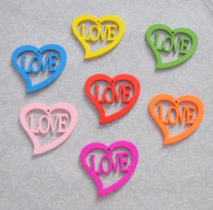 Д. эл. 001, Love в сердце, подвеска, 50х45мм, мат-л: дерево, цв. в ассорт. ― Творча майстерня ДекоПарк