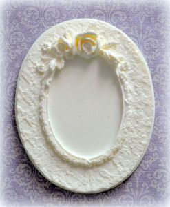 Рамка для фотографий Овальная с розами из полимера, цвет: оттенки белого, 11,4Х9,1 СМ/ПД1052 ― Творча майстерня ДекоПарк