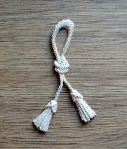 Узел с кисточками, гнущийся, размер 9*4,5 см /гд216 ― Творча майстерня ДекоПарк