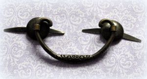 Ручка 151, цв. бр. 74х35мм ― Творча майстерня ДекоПарк
