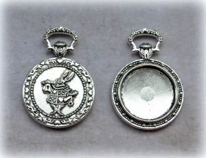 Подвеска с сеттингом Кролик (из Алисы в стране чудес) (scb536), цв.: сер., 38х26мм, серед. 20мм ― Творча майстерня ДекоПарк