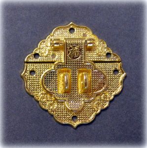 Замок 069, цв: зол., 35х35мм ― Творча майстерня ДекоПарк