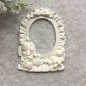 Детская овальная рамка с зайчиками, 8х6 см, внутри 4,3х3,3 см / пд021 ― Творча майстерня ДекоПарк