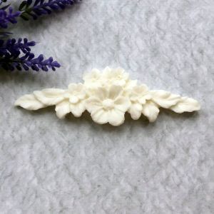 Цветочный вензель, 11,2х3,5 см, цв.: мод. пл., цв: оттенки белого/ пд471Б ― Творча майстерня ДекоПарк