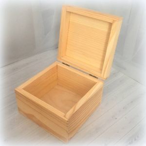 Шкатулка квадратная, фаской, мат-л: сосна, 12х12х8 см  ― Творча майстерня ДекоПарк