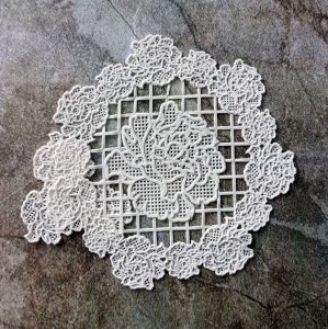 Салфетка ажурная Розы, 10 см диам. / гд744 (распродажа) ― Творча майстерня ДекоПарк