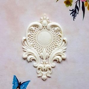 Вензель лилия ажурная, 9,7х6,5 см / ПД815Б ― Творча майстерня ДекоПарк