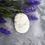 Камея Дама с виноградом, 43х32 мм, гибкий полимер / гд795