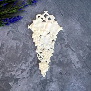 Гроздь винограда, мод. пл., цв. бел., 12,2х6,5 см /ПД956 ― Творча майстерня ДекоПарк