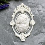 Камея в ажурной рамке 9,2х6,2 см, гибкий декор. эл-т / гд853
