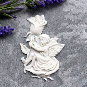 Ангел с розой, сидящий в розе, 6,2х4,5 см гибкий декор. эл-т / гд851 ― Творча майстерня ДекоПарк