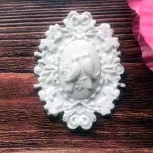 Рамочка ажурная с камеей с птичками внутри, 4,3х3,3 см, гибкий декор. эл-т / гд863 ― Творча майстерня ДекоПарк