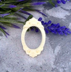 Ажурная овальная рамка 3,3х2 см, внутр диам 1,9х1,4 см /пд980мал ― Творча майстерня ДекоПарк
