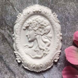 Рамка ажурная с медальоном Дама 5,8х4,3 см/ гд902 ― Творча майстерня ДекоПарк