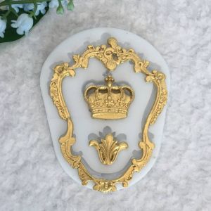 Молд ДП064 "Гербова Рамка з Короною та Лілією" рамка 8,6х6,6 см, корона 2,8х2,5 см, лілія 2,2х1,6 см ― Творча майстерня ДекоПарк