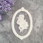 Рамочка овальная с цветами 6,8х4,4 см /гд592