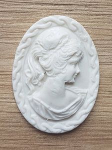 Камея Дама в рамке, 38*29 мм, гибкий полимер / гд451 ― Творча майстерня ДекоПарк