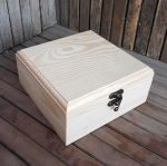 Шкатулка с 9 кубиками по 4,5 см (на петлях с фаской, 16,5х16,5х7,5 см), сосна 