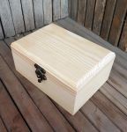 Шкатулка с 6 кубиками по 4,5 см (на петлях с фаской, 16,5х11,5х7,5 см), сосна  